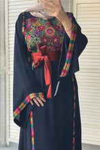 Elegant Navy Ward Thob With Manajil Details and Satin Belt