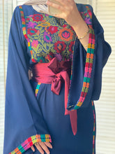 Elegant Navy Ward Thob With Manajil Details and Satin Belt